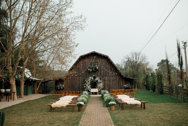 Barn ceremony theme. Selecting a theme for your wedding