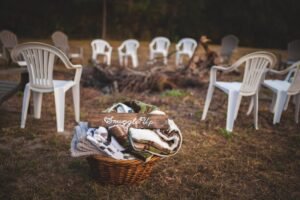 Cozy blankets for an outdoor wedding