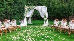 DIY wedding arch to save on your wedding