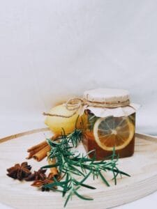 DIY wedding favor jar of honey