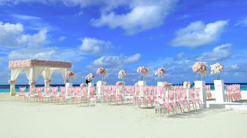 Planning a beach wedding. The ultimate guide.