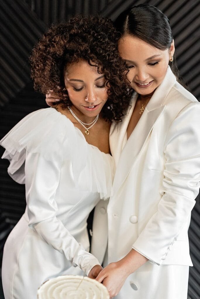 Cake cutting, wedding details