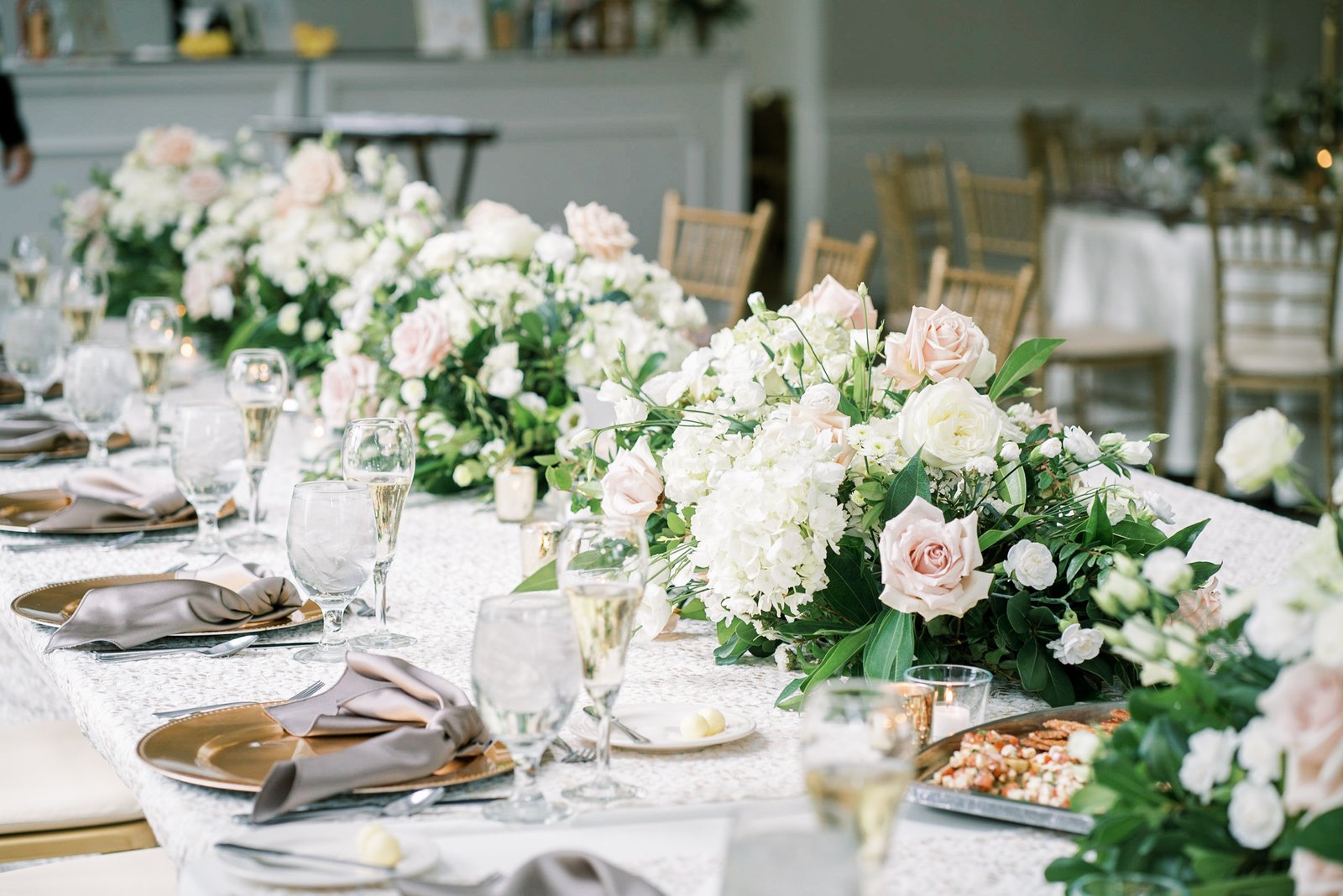 Wrdding with neutral colors