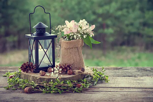 Rustic wedding decor, lanterns and burlap