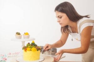 Cake baker