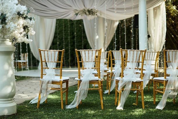 Backyard wedding decoration on a budget