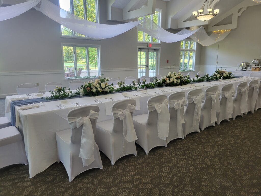 Micro wedding cost 25-person. DIY decor ideas