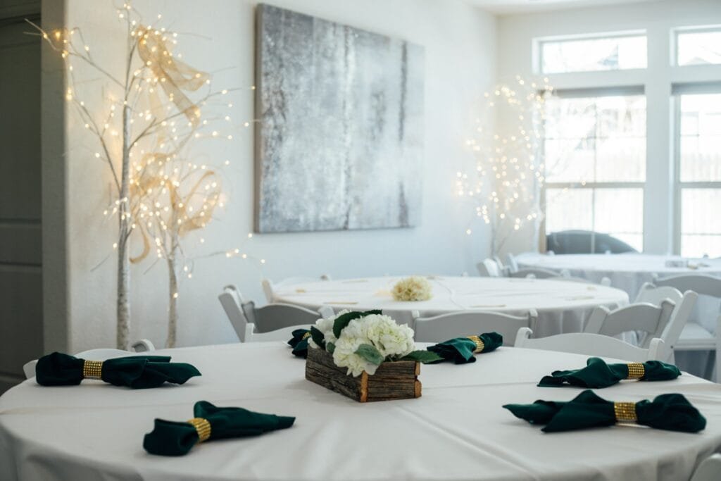 Summer wedding decor, minimalist