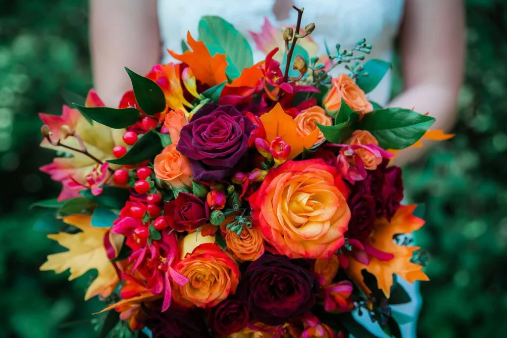 summer wedding decor ideas, bright colors