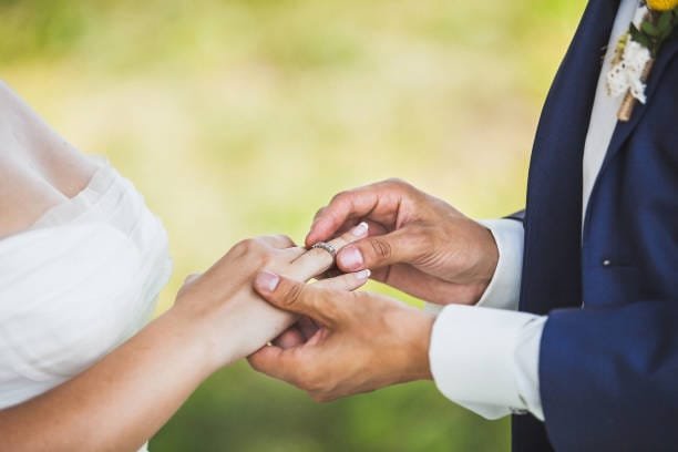 wedding ceremony order, couple exchanges rings